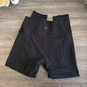 Black Aritzia TNA CAPRIS